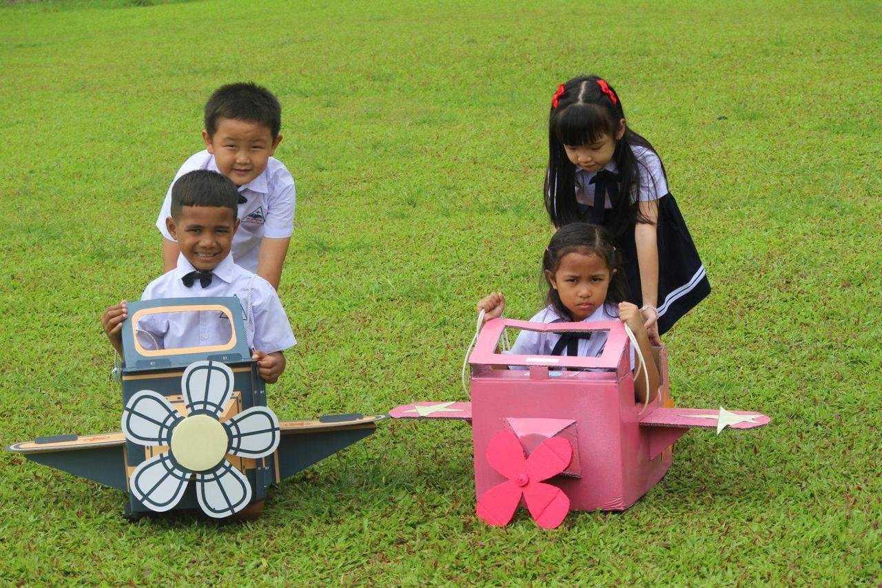 Peserta didik Taman Kanak-Kanak berkarya bersama